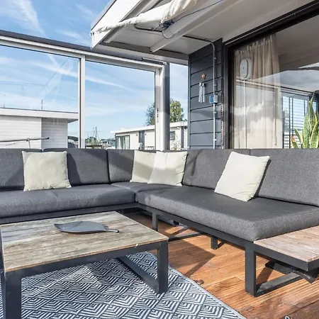 Beautiful Water Villa, Near Schiphol And Amsterdam 船屋